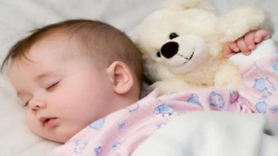 طريقة تنظيم نوم الطفل حديث الولادة