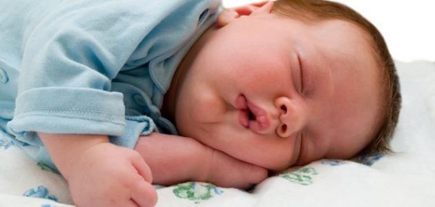 كيفية تنظيم نوم الرضيع