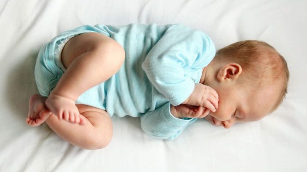 طريقة تعديل نوم الرضيع