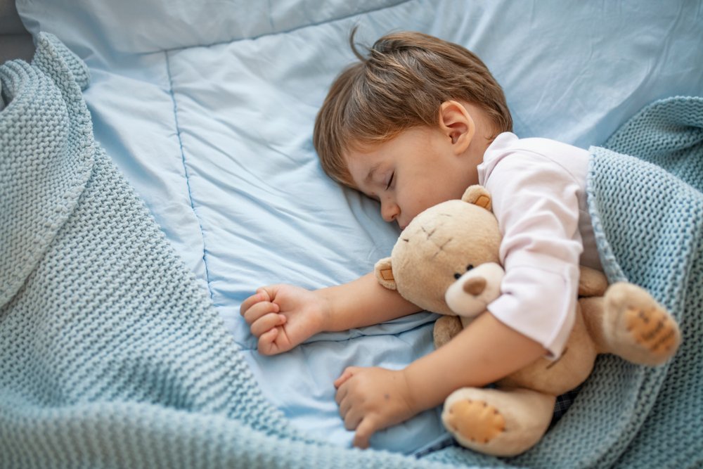 عدد الساعات التي يحتاجها الطفل للنوم