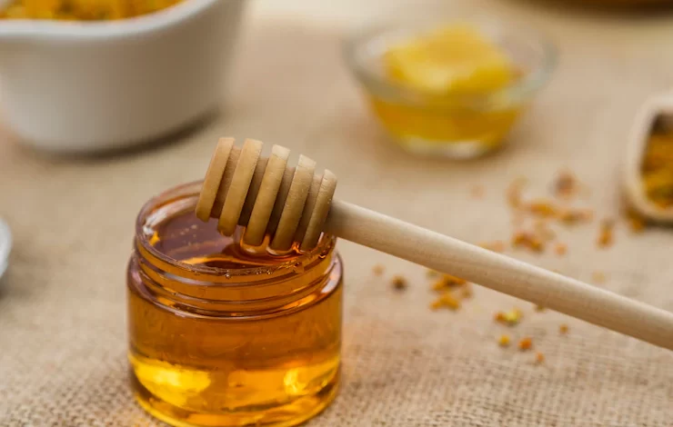 تفسير حلم أكل العسل للعزباء والمتزوجة والرجل